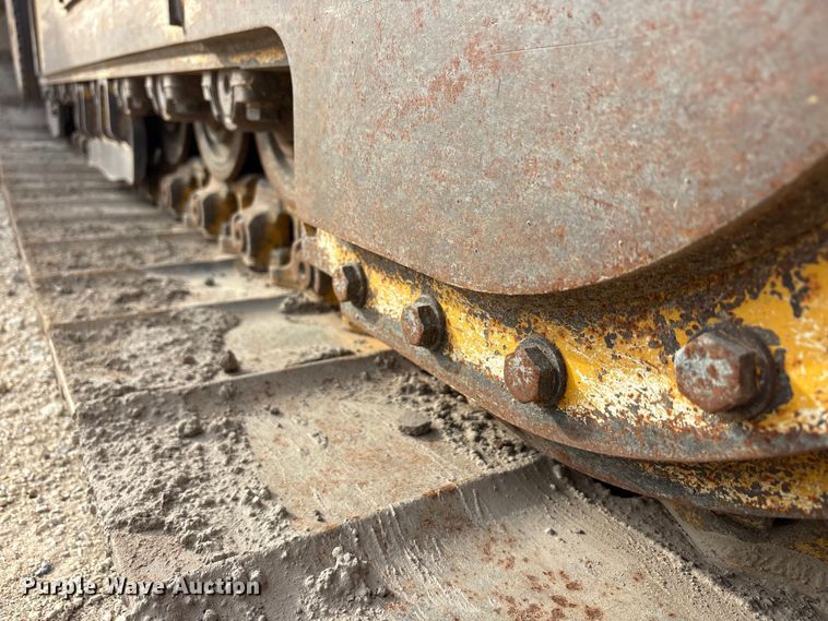 image for item YA1669 2023 John Deere 850L WLT dozer