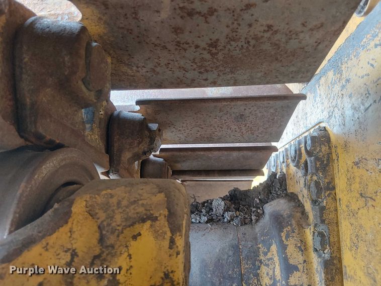 image for item YA1669 2023 John Deere 850L WLT dozer