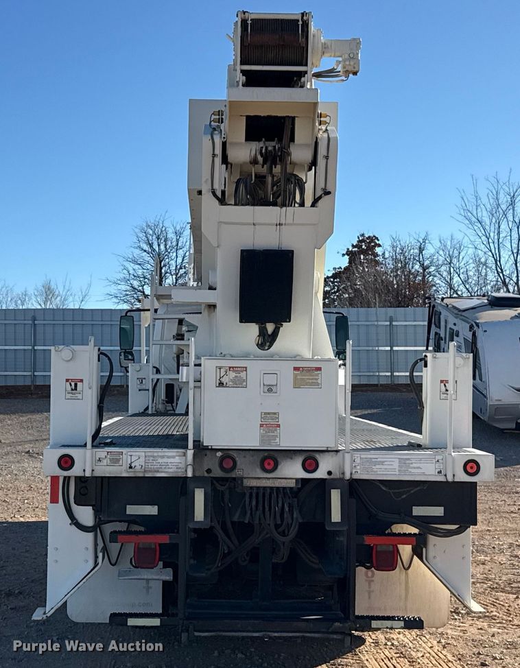 image for item YA1911 2004 International 7600 forestry bucket truck