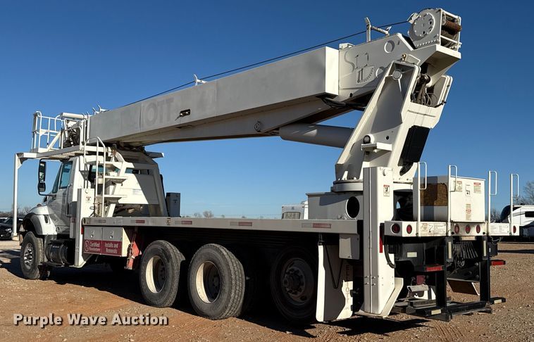 image for item YA1911 2004 International 7600 forestry bucket truck