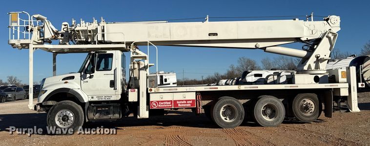 image for item YA1911 2004 International 7600 forestry bucket truck
