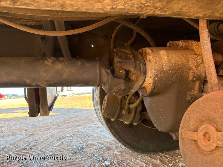 image for item YA1911 2004 International 7600 forestry bucket truck
