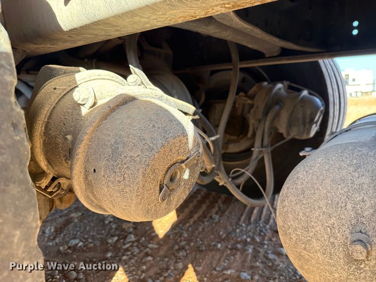 image for item YA1911 2004 International 7600 forestry bucket truck