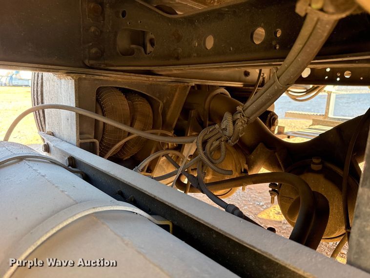 image for item YA1911 2004 International 7600 forestry bucket truck
