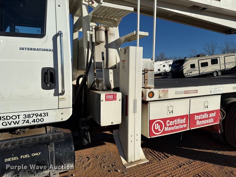 image for item YA1911 2004 International 7600 forestry bucket truck