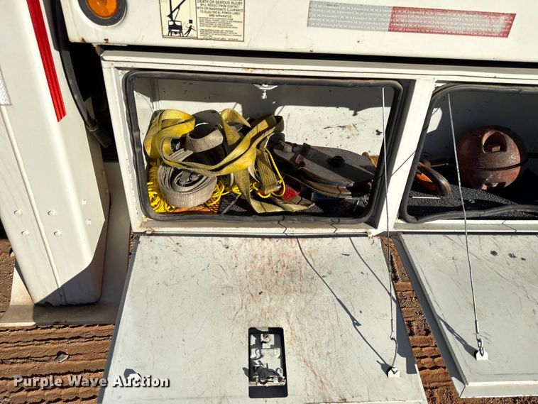 image for item YA1911 2004 International 7600 forestry bucket truck