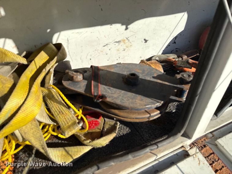 image for item YA1911 2004 International 7600 forestry bucket truck
