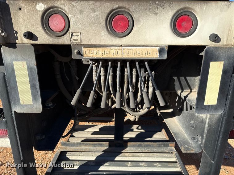 image for item YA1911 2004 International 7600 forestry bucket truck