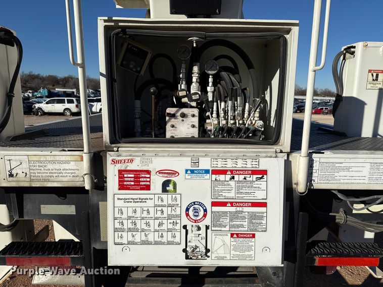 image for item YA1911 2004 International 7600 forestry bucket truck