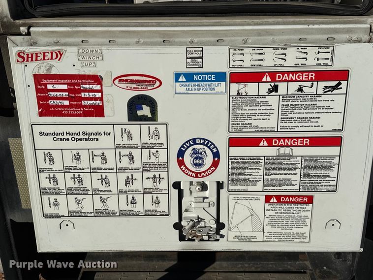 image for item YA1911 2004 International 7600 forestry bucket truck