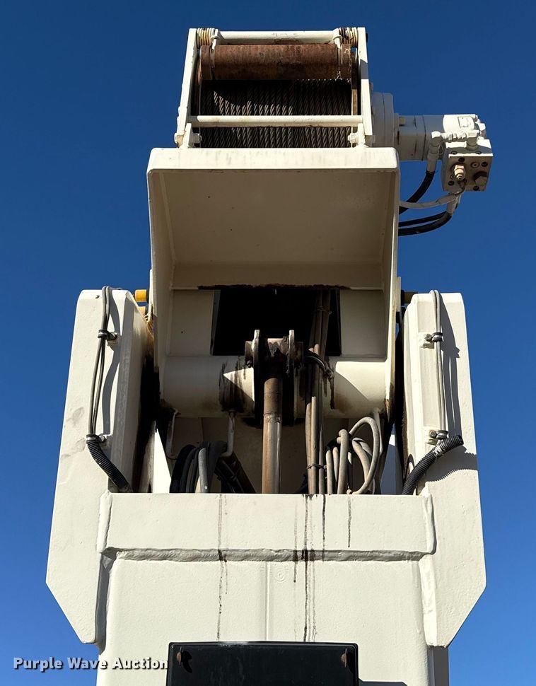 image for item YA1911 2004 International 7600 forestry bucket truck