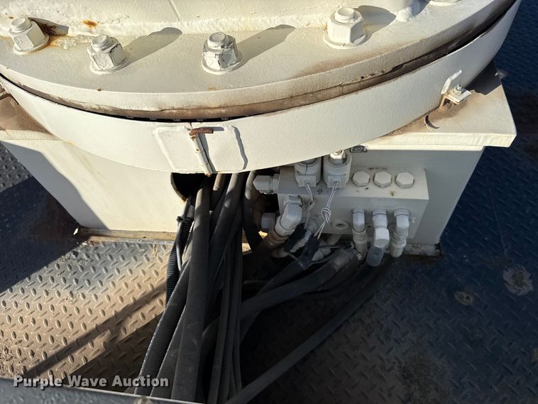 image for item YA1911 2004 International 7600 forestry bucket truck