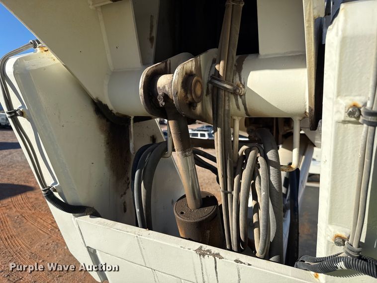 image for item YA1911 2004 International 7600 forestry bucket truck
