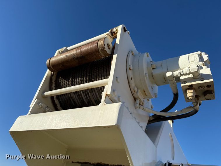 image for item YA1911 2004 International 7600 forestry bucket truck