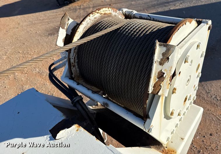 image for item YA1911 2004 International 7600 forestry bucket truck