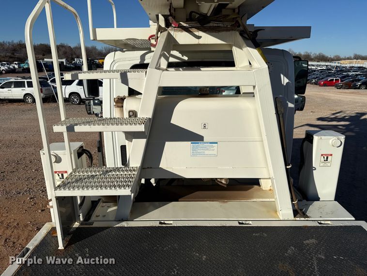 image for item YA1911 2004 International 7600 forestry bucket truck