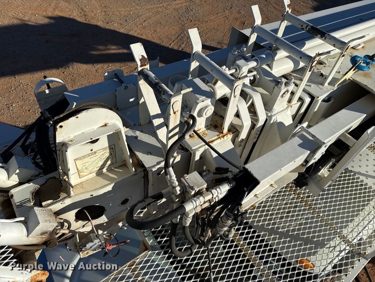 image for item YA1911 2004 International 7600 forestry bucket truck