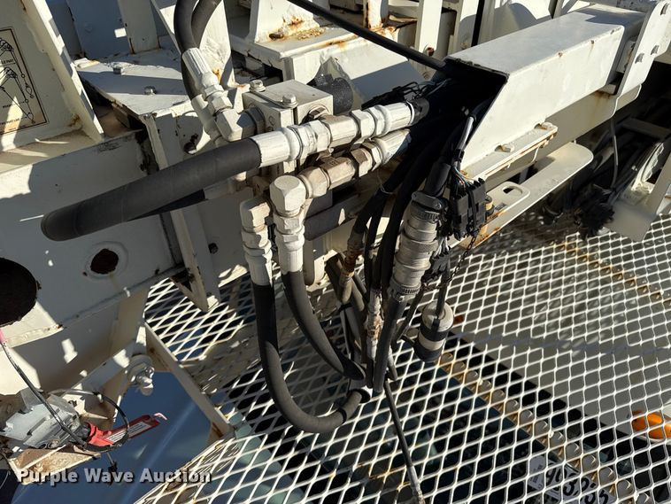 image for item YA1911 2004 International 7600 forestry bucket truck