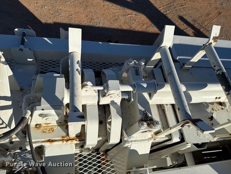 image for item YA1911 2004 International 7600 forestry bucket truck