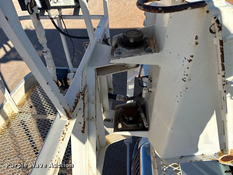 image for item YA1911 2004 International 7600 forestry bucket truck
