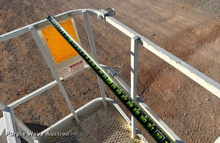 image for item YA1911 2004 International 7600 forestry bucket truck