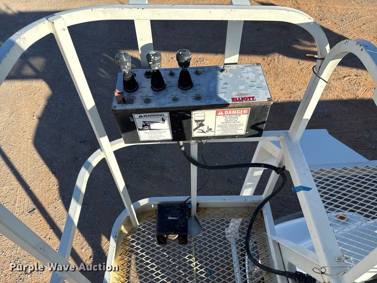 image for item YA1911 2004 International 7600 forestry bucket truck