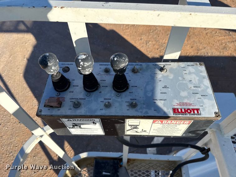 image for item YA1911 2004 International 7600 forestry bucket truck