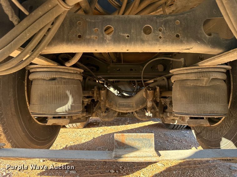 image for item YA1911 2004 International 7600 forestry bucket truck