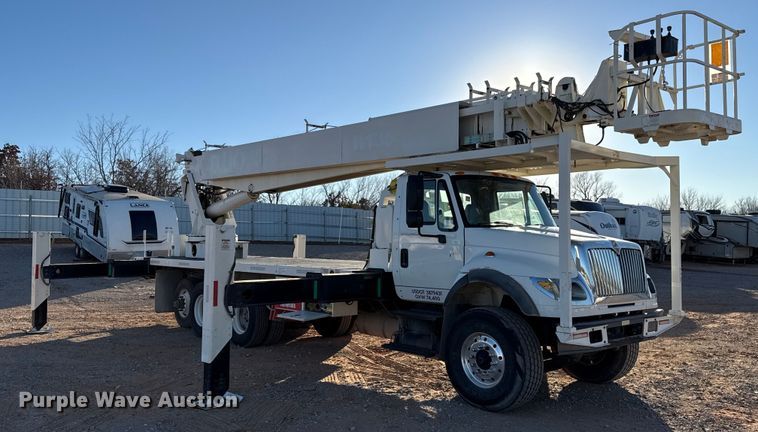 image for item YA1911 2004 International 7600 forestry bucket truck