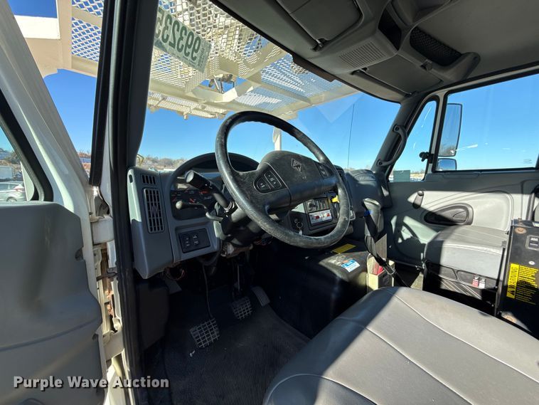 image for item YA1911 2004 International 7600 forestry bucket truck