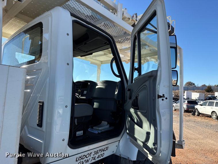 image for item YA1911 2004 International 7600 forestry bucket truck