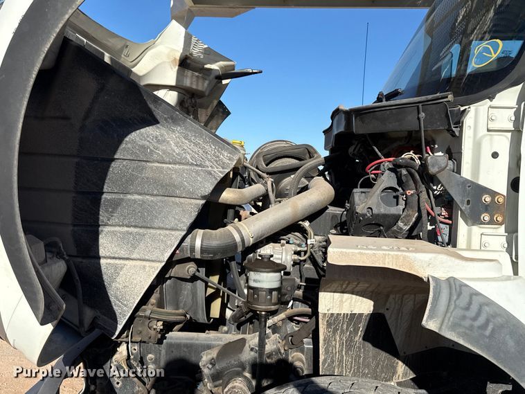 image for item YA1911 2004 International 7600 forestry bucket truck