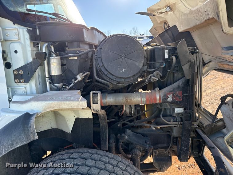 image for item YA1911 2004 International 7600 forestry bucket truck