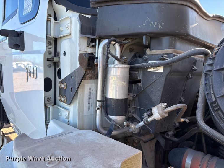 image for item YA1911 2004 International 7600 forestry bucket truck