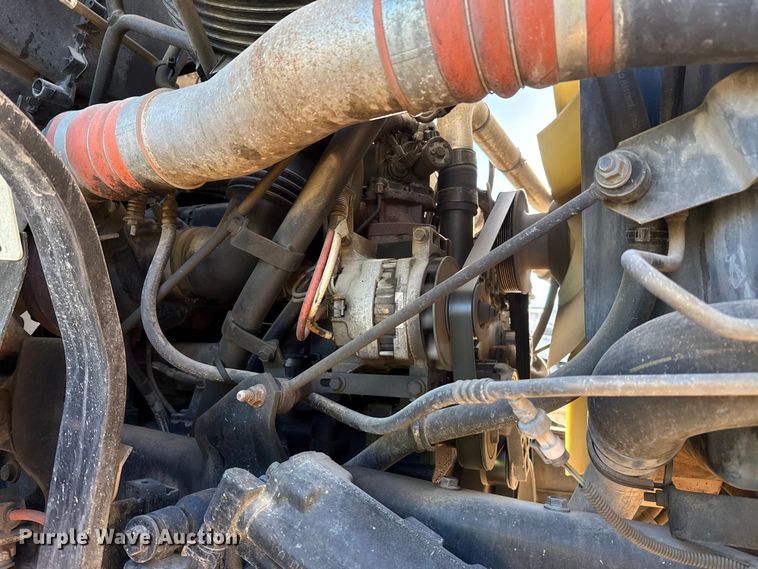 image for item YA1911 2004 International 7600 forestry bucket truck