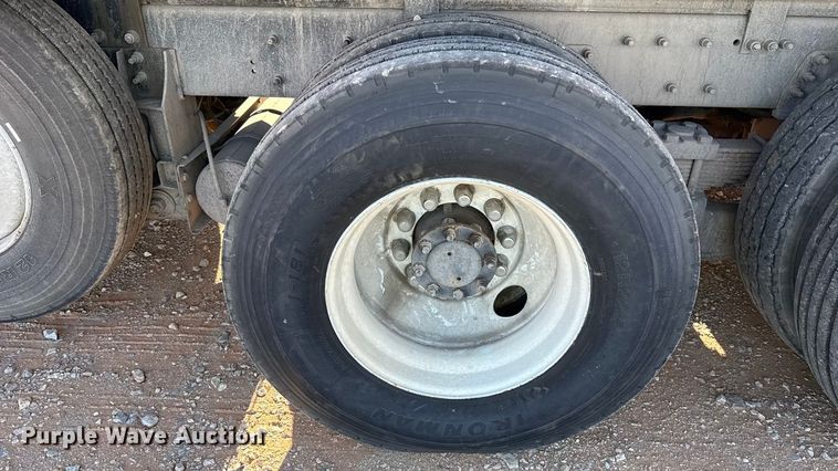 image for item YA1911 2004 International 7600 forestry bucket truck