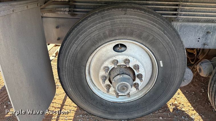 image for item YA1911 2004 International 7600 forestry bucket truck