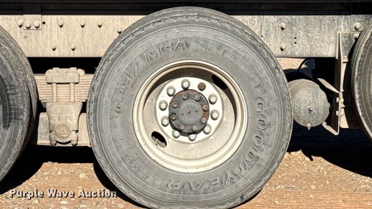 image for item YA1911 2004 International 7600 forestry bucket truck