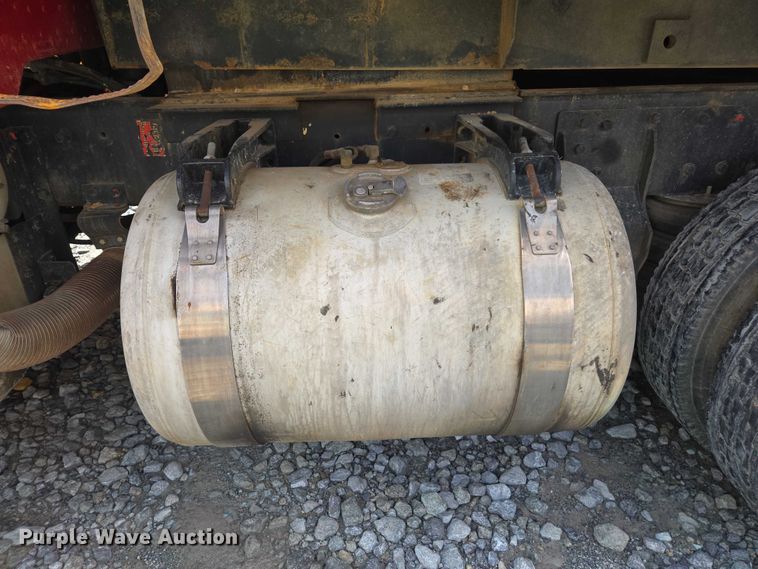 image for item YA2656 2009 Peterbilt 365 dump truck
