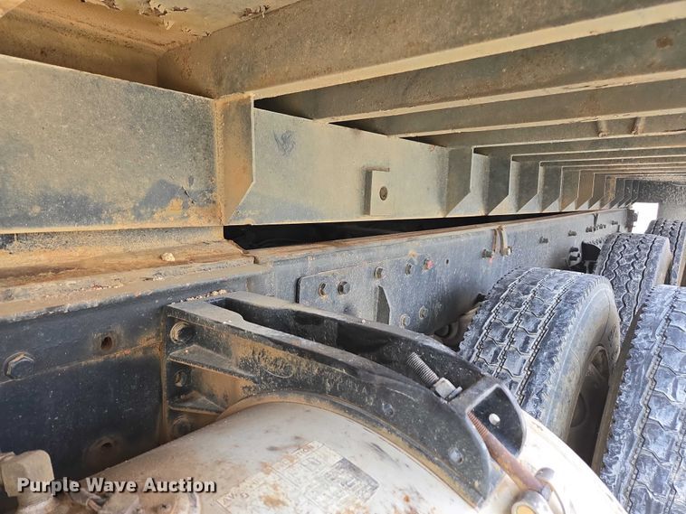 image for item YA2656 2009 Peterbilt 365 dump truck