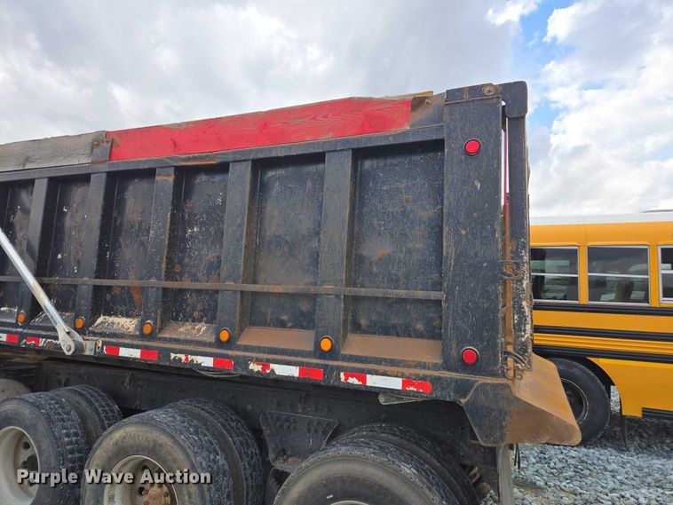 image for item YA2656 2009 Peterbilt 365 dump truck