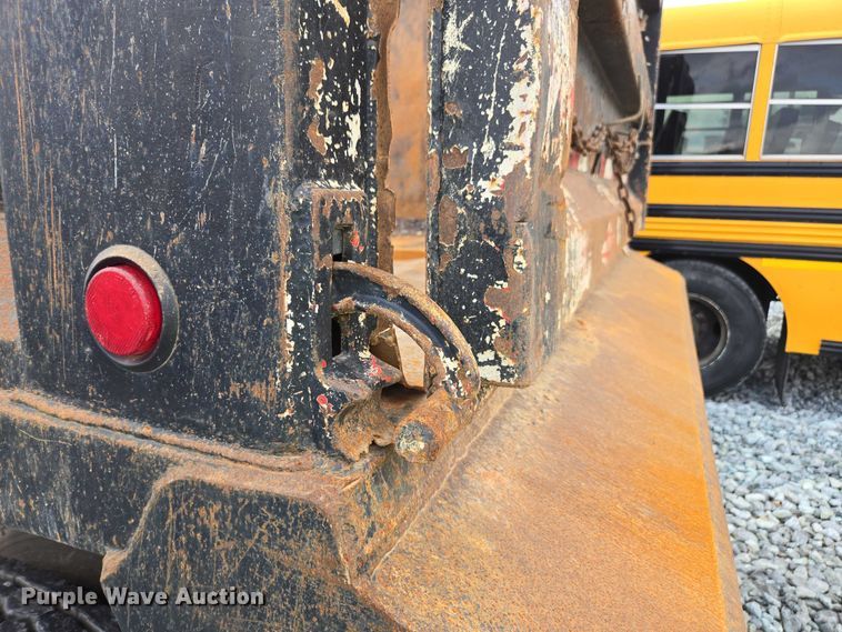 image for item YA2656 2009 Peterbilt 365 dump truck
