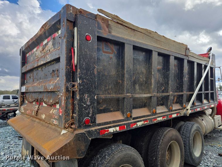 image for item YA2656 2009 Peterbilt 365 dump truck