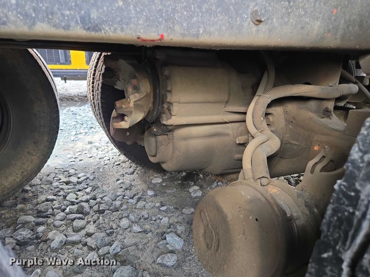 image for item YA2656 2009 Peterbilt 365 dump truck