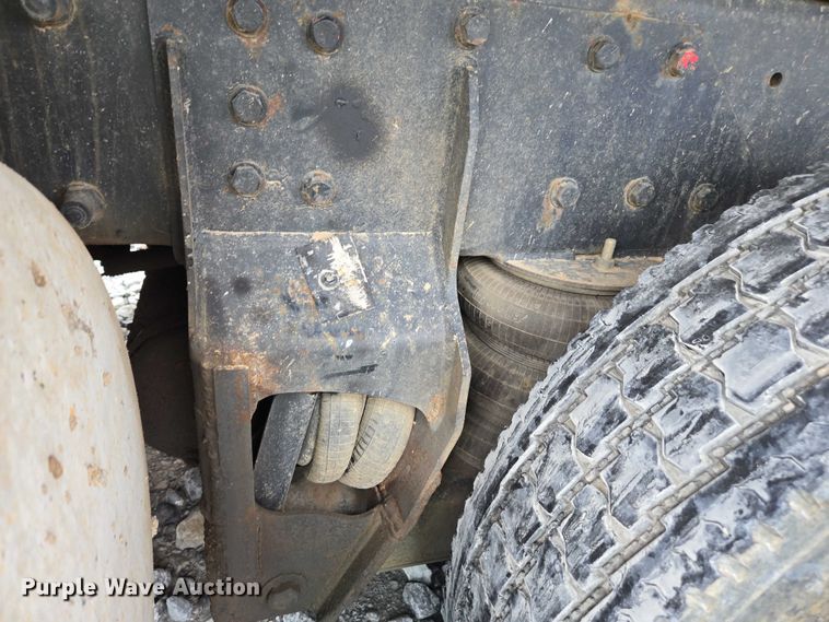 image for item YA2656 2009 Peterbilt 365 dump truck