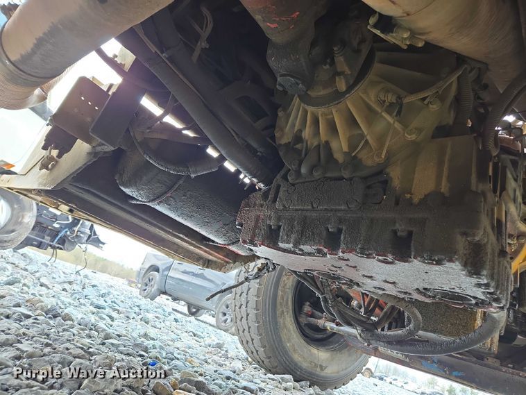 image for item YA2656 2009 Peterbilt 365 dump truck