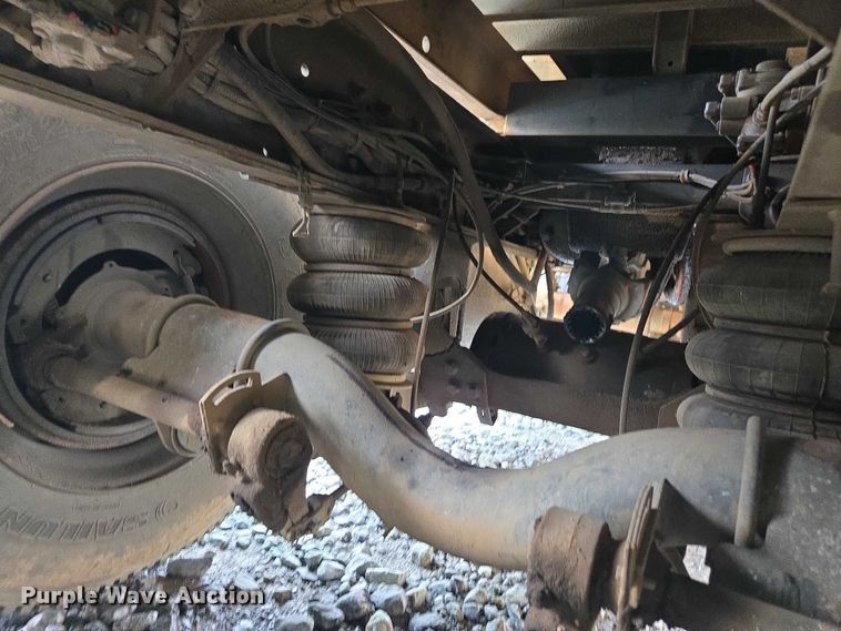 image for item YA2656 2009 Peterbilt 365 dump truck