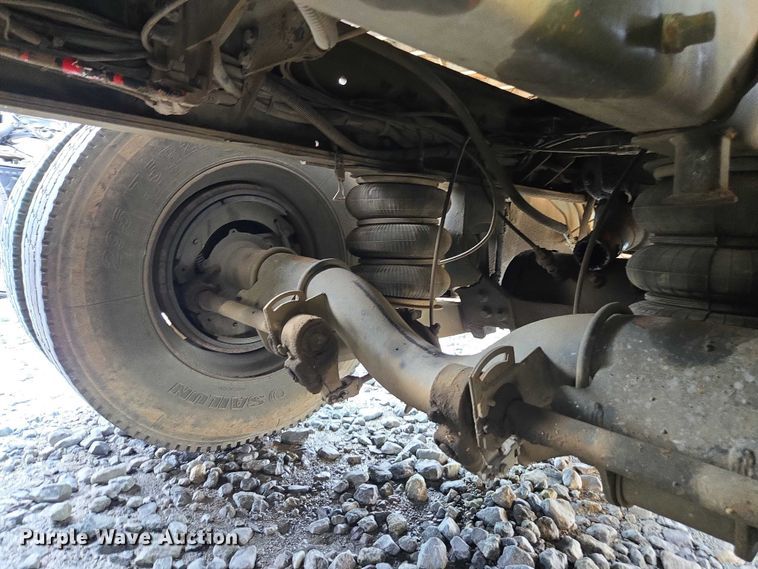 image for item YA2656 2009 Peterbilt 365 dump truck