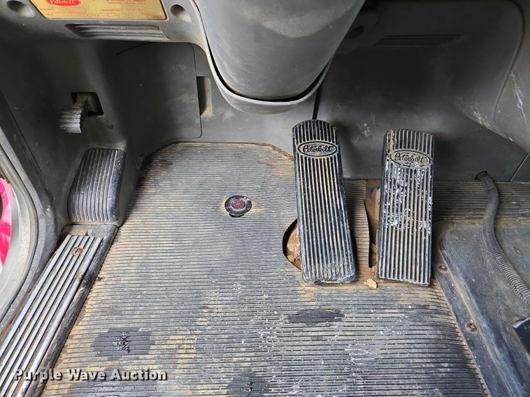 image for item YA2656 2009 Peterbilt 365 dump truck