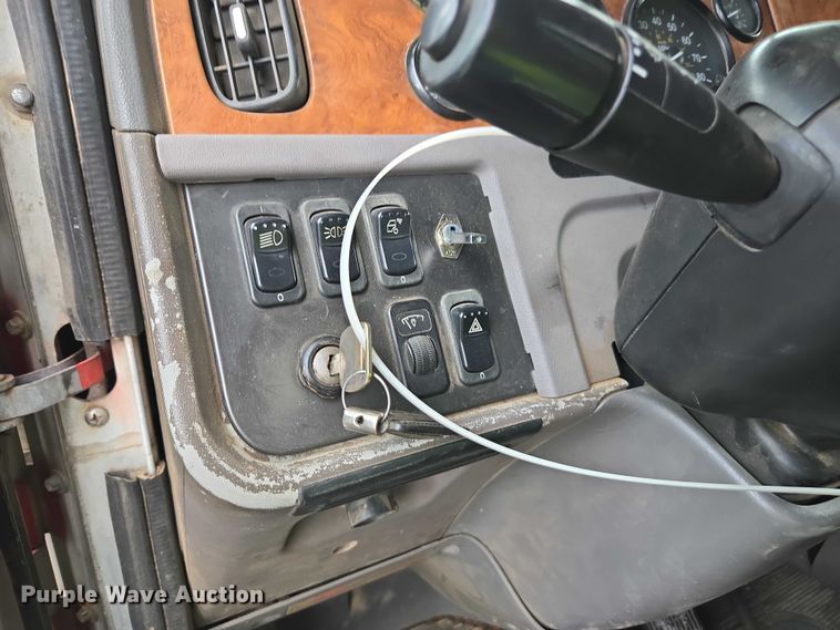 image for item YA2656 2009 Peterbilt 365 dump truck